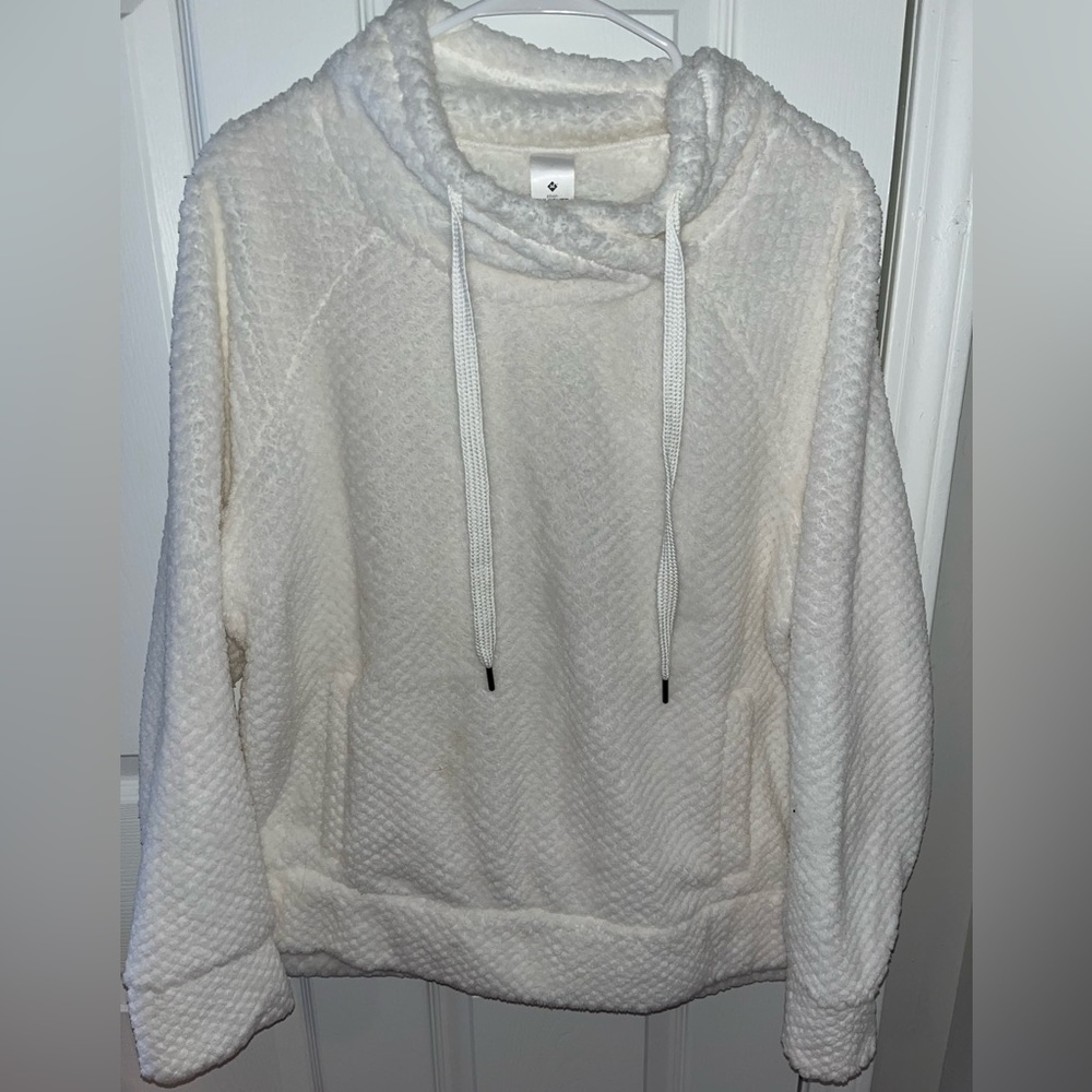 White plush pullover 🤍